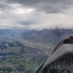 Flugwegposition um 14:16:38: Aufgenommen in der Nähe von Gemeinde Lans, Lans, Österreich in 2047 Meter